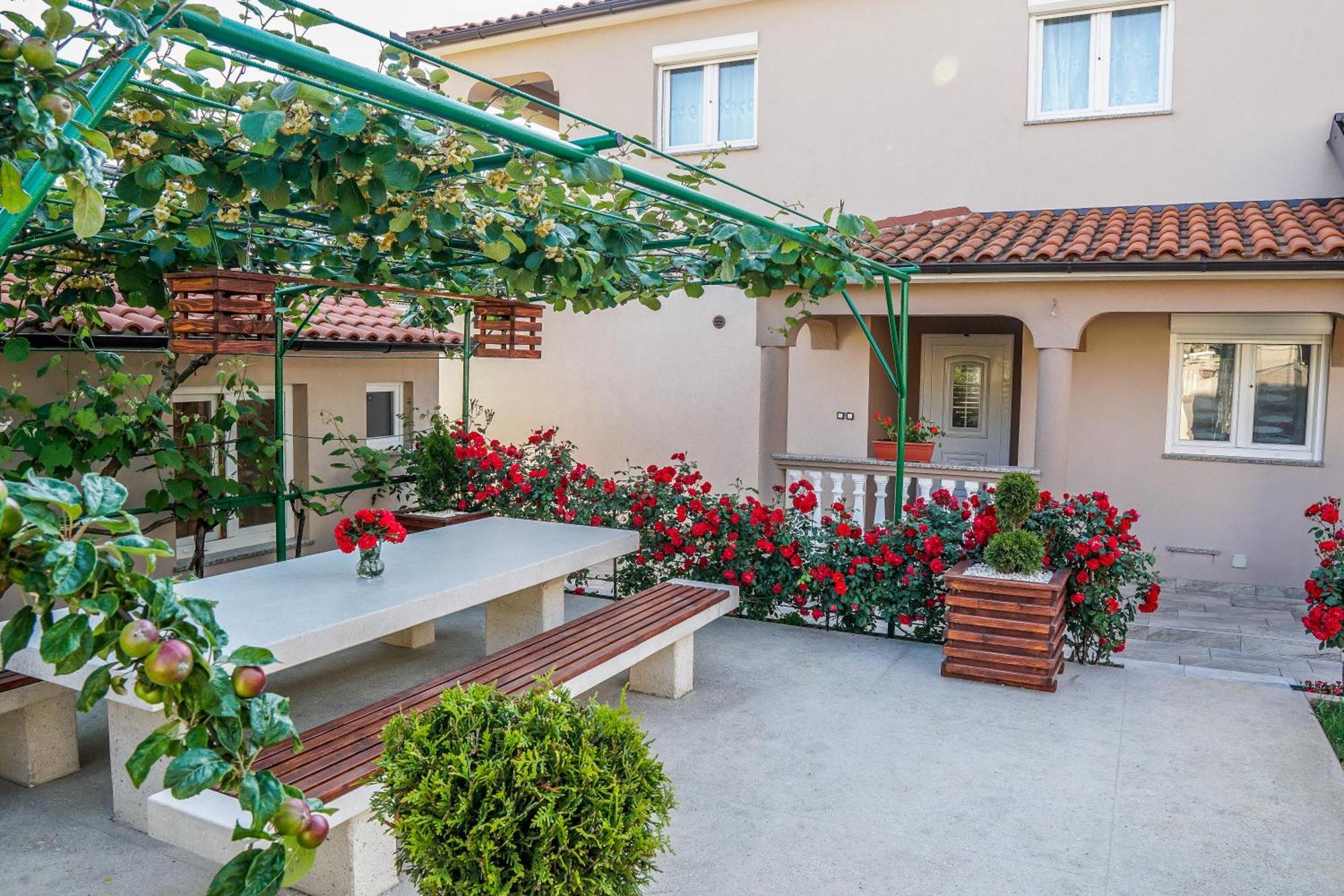 Apartment Suncica *